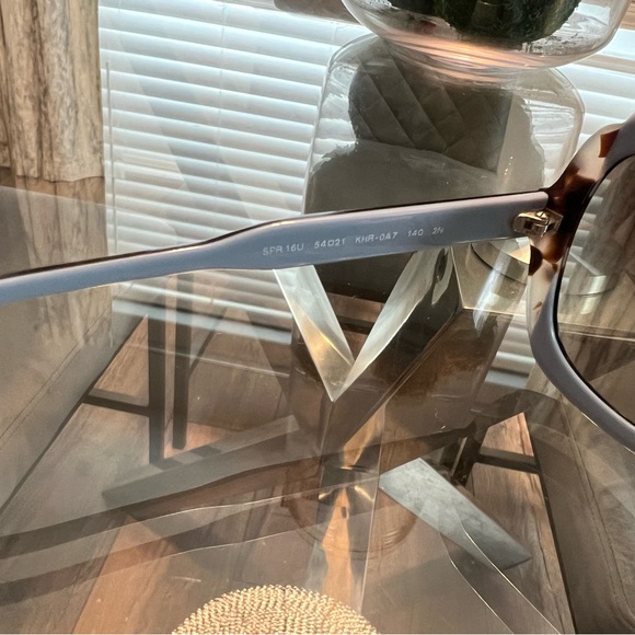 Prada sunglasses - Picture 4 of 5